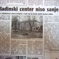 Občina Izola je načrtovala v parku Arrigoni urediti mladinski center.

