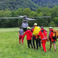 V 25 primerih je na pomoč priletela  helikopterska posadka.