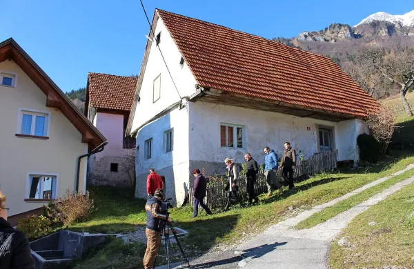 Baška grapa se pogosto znajde v objektivu tako filmske kakor televizijske kamere. 