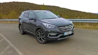 Santa fe je mogočen in opazen, a vseeno diskreten gospod.