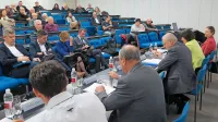Nov zakon o Lipici je v veliko sejno dvorano sežanske občine 
privabil veliko ljudi. Domačine trenutno najbolj moti uvedba 
enosmerne ceste v Lipici.