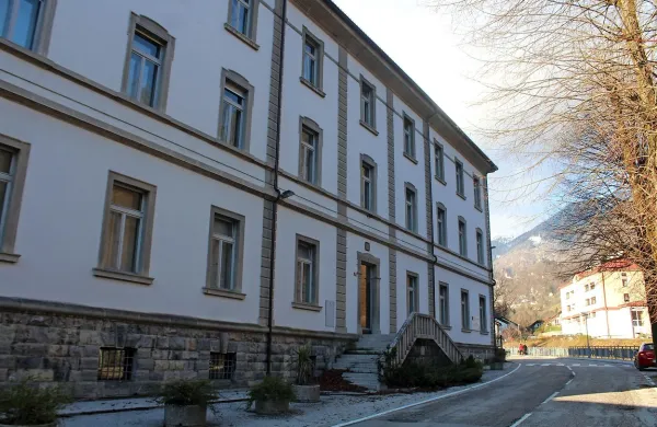 Ali bo nekdanje upravna stavba Ete res nova zdravstvena 
postaja v Cerknem, bo  bržčas znano čez nekaj let.

