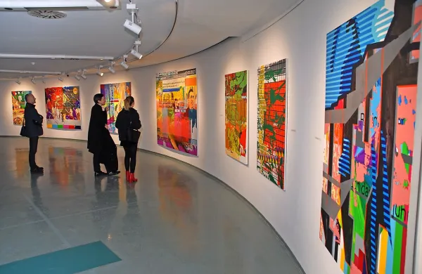 Razstava živopisnih umetniških del Katje Felle bo v Mestni galeriji Nova Gorica  na ogled do  2. februarja.