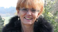 Dr. Leonida Zalokar, 
ravnateljica 
vzgojnega zavoda 
Planina: “Gre za 
spremembo 
razmišljanja in 
uvajanje povsem 
novih oblik dela ter 
odpiranje strokovnega 
centra tudi navzven.”   

