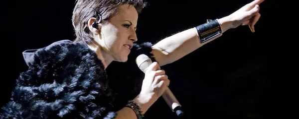 Dolores O'Riordan (1971-2018) bi prihodnje leto praznovala tridesetletnico skupine The Cranberries.  