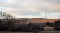 Ob obstoječi vetrni elektrarni v Dolenji vasi bo kmalu zrasla še 
ena, zatem pa v njeni bližini še najmanj sedem večjih in 
močnejših. 