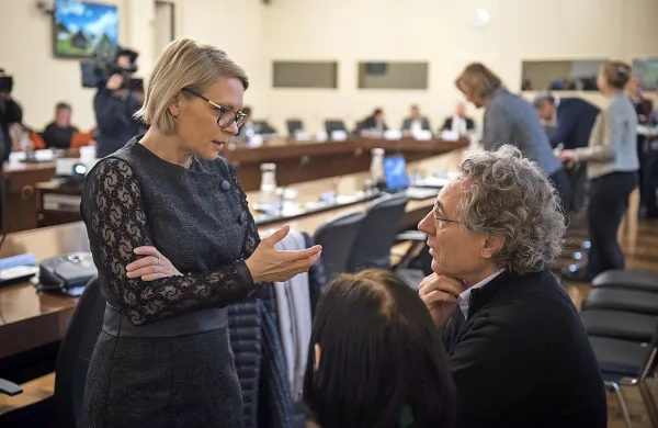 Ministrica za delo Anja Kopač Mrak in glavni tajnik šolskega 
sindikata Sviz Branimir Štrukelj.
