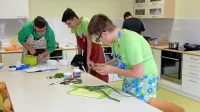 Učenci prilagojenega programa dobijo temeljna znanja za 
nadaljnje izobraževanje.