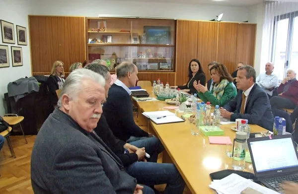 Evropski poslanci v Anhovem na pogovorih o problematiki 
Salonita