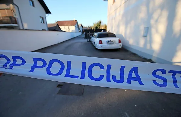 Včeraj so kriminalisti in policisti opravljali številne hišne 
preiskave. Od leta 2015 so osumljeni v različnih slovenskih 
krajih najeli objekte, ki so jih spremenili v klicne centre, ob 
katerih so živele tudi žrtve kaznivih dejanj.