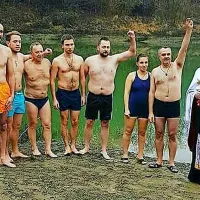 Pogumni plavalci, ki so se podali v mrzli Vogršček.