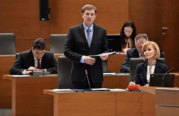Predsednik vlade Miro Cerar je prepričan, da napovedane 
stavke sindikatov javnega sektorja ne bodo povzročile kaosa 
v državi