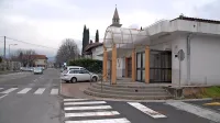  Občina bo torej kupila skorajda že   “staro bajto” v Vrtojbi. Sploh ni nujno, da jo bo možno   nameniti starejšim.   
