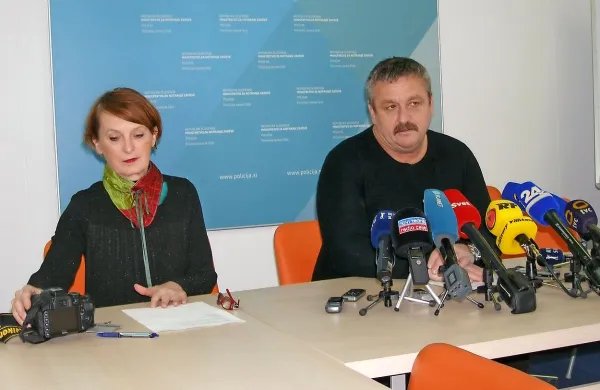  Vodja oddelka za splošno kriminaliteto na Policijski upravi 
Celje Milan Vogrinec je ob tiskovni predstavnici policijske 
uprave Mileni Trbulin pojasnil okoliščine  poskusa detomora 
na Vranskem.

