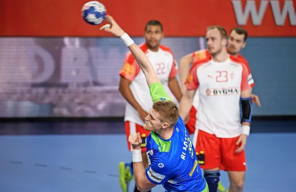 Blaž Blagotinšek (z žogo) je na evropskem prvenstvu z 
Borutom Mačkovškom drugi strelec slovenske reprezentance. Prvi je Miha Zarabec.