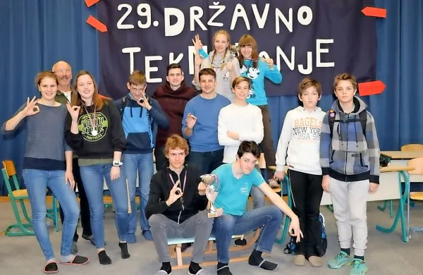 Idrijčani so stopili na vse najvišje stopničke v srednješolski 
konkurenci. Pa na četrto tudi.   