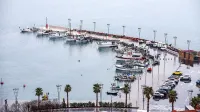 Ribi&scaron;ki pomol bi podalj&scaron;ali z valobranom s svetilnikom