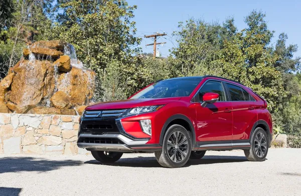 Mitsubishi predstavlja novi adut, s katerim vstopa v gnečo podobnih križancev.
