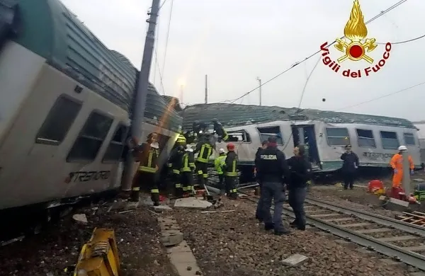 Iztirjenje vlaka pri Milanu je zahtevalo življenja.