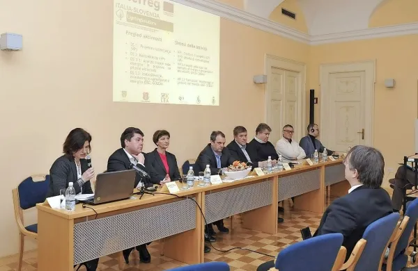 S projektom LightingSolutions, predstavljenem pred nekaj 
dnevi v Šempetru, tam nadaljujejo uspeli sorodni projekt 
Futurelights. 