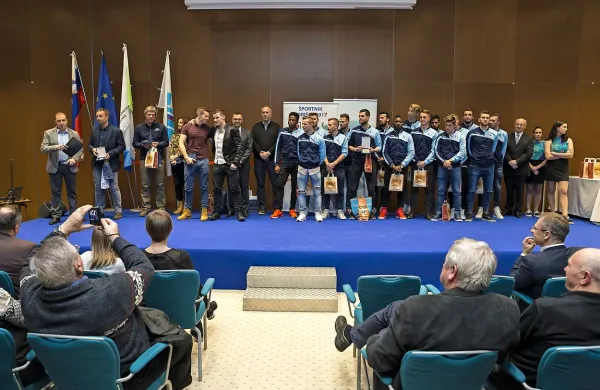 V Perli so podelili priznanja najboljšim športnikom Goriške za 
leto 2017. 
