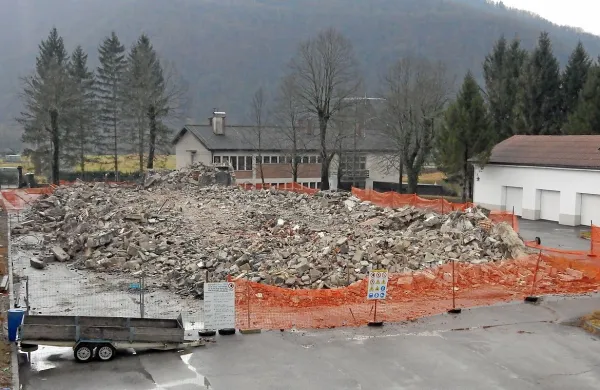 Na lokaciji porušene vojaške stavbe bo zrasel center za 
zaščito in reševanje.