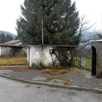 Zadnji ostanki nekdanje velike vojašnice pod Tolminom. 