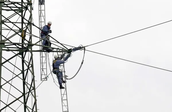 Med deficitarnimi poklici, za katere so razpisane štipendije, je 
tudi poklic elektrikarja.