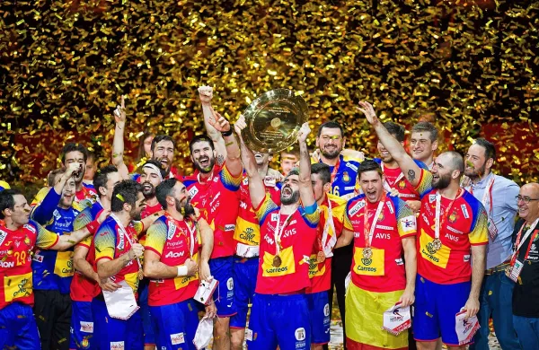 Španski rokometaši so se v Zagrebu veselili prvega naslova 
evropskih prvakov. 