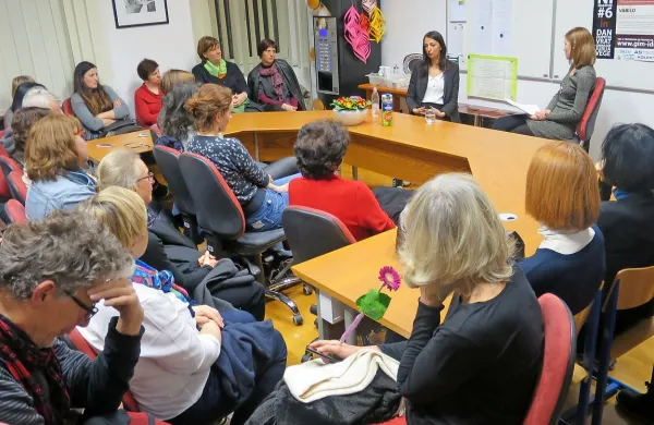   Vesna Milek je pritegnila množico poslušalcev, a ostalih 40 
dogodkov kulturnega maratona ni veliko zaostajalo.

  

