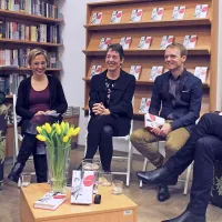 Aleša  Debeljaka in njegovo delo so predstavili (z leve) Aleš Berger, Breda Biščak, Erica Johnson Debeljak, Rok Matek in Andrej Ilc. 