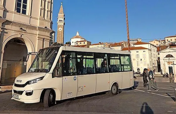 V Piranu so povečali število prevozov med mestnim jedrom 
ter  parkiriščem na Fornačah in pokopališčem na Arzah. 