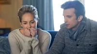 Stevenu Soderberghu je  po dolgih letih   uspelo pred kamero 
ponovno privabiti “prvinsko” seks ikono devetdesetih  let 
Sharon Stone.