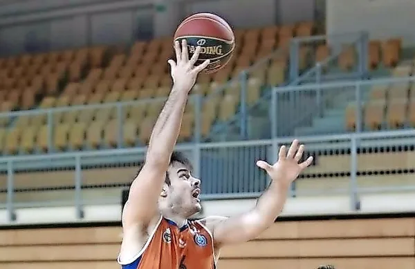 

V dresu primorskega moštva  je  Marijan Čakarun vknjižil 30 
točk, osem skokov, pet podaj in blokadi.