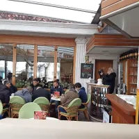 Slovenski ribiči na prvem sestanku z odvetnikom Ivico 
Senjakom v Kopru.