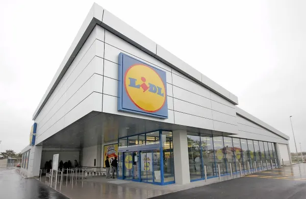 Prodajalci, zaposleni v Lidl Slovenija, bodo z novim poslovnim letom, ki se začne 1. marca, lahko prešli s 25-urnega 
na 30-urni tedenski delovnik.