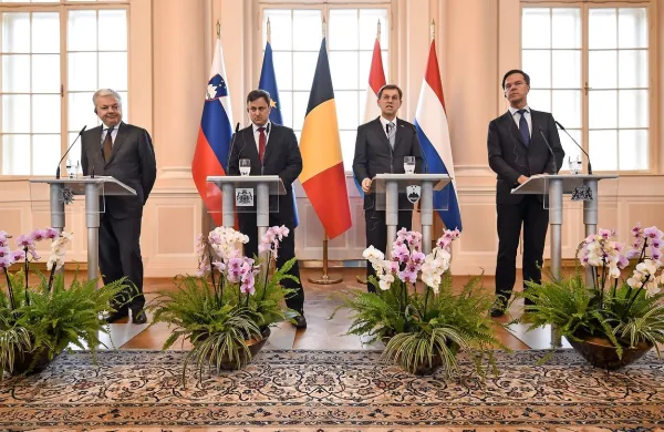 Vprašanje meje s Hrvaško ne sodi več v okvir dvostranskega 
reševanja, je danes po vrhu Slovenije in držav Beneluksa v 
Ljubljani dejal premier Miro Cerar.

