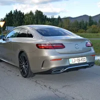 Do vrha opremljen coupe se spogleduje s stotimi tisočaki.
