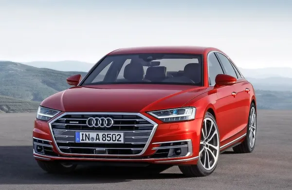 Največji audi bo po mestu vozil sam.