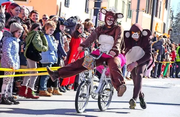 Utrinek z lanskega pustnega sprevoda v Kopru.