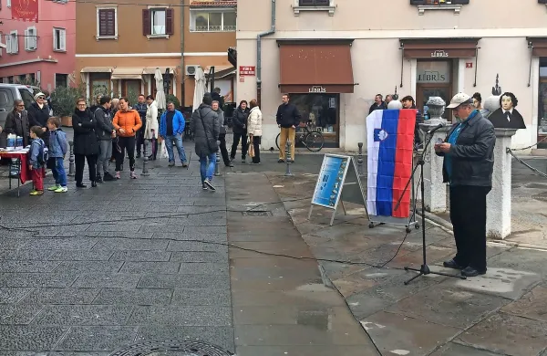 Pre&scaron;ernova poezija na Pre&scaron;ernovem trgu