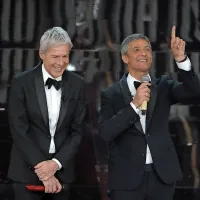 Obiskovalce dvorane Ariston in televizijske gledalce je prvi večer 
festivala s svojo satiro zabaval in izjemno navdušil legendarni 
Fiorello.