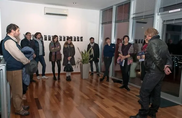 Galerija Gong je iz številnih razlogov idealno stičišče sodobnih 
vizualnih umetniških praks. 