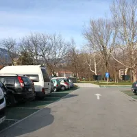 Na parkirišču za starim mlinom bodo v modro pobarvali dvanajst 
parkirnih mest. 