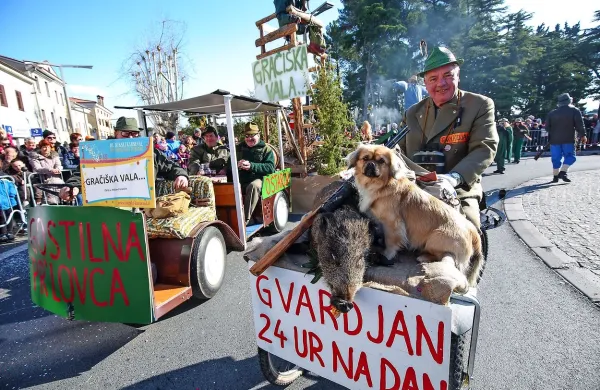 Več kot 800 mask na 10. istrski pustni povorki v Kopru