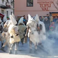 Pust bo pod Mangrtom gradil terme