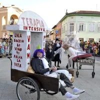 Pustna povorka v &Scaron;empetru