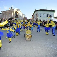 Pustna povorka v &Scaron;empetru