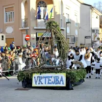 Pustna povorka v &Scaron;empetru