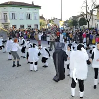 Pustna povorka v &Scaron;empetru